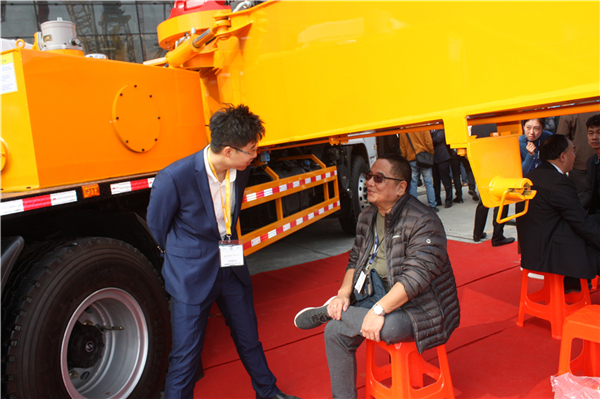 砼<a href='http://www.hsdzg.com/p28171/'><b>泵车</b></a>