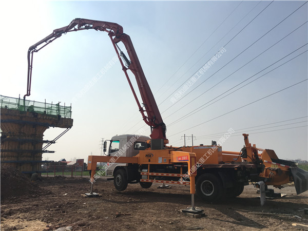 永清混凝土泵车施工现场