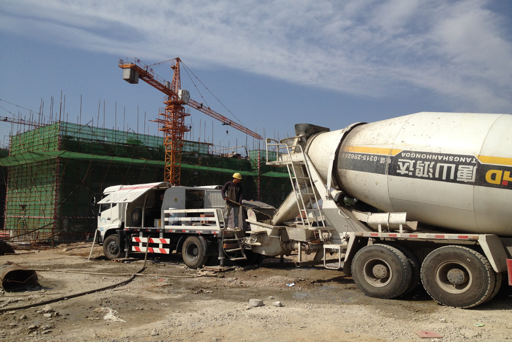 车载式混凝土泵车建筑施工现场