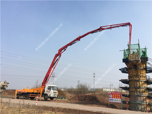 武汉小型混凝土泵车浇筑施工过程